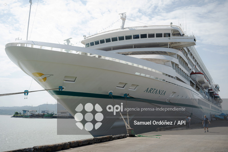 ESM-VISITA CRUCERO ARTANIA