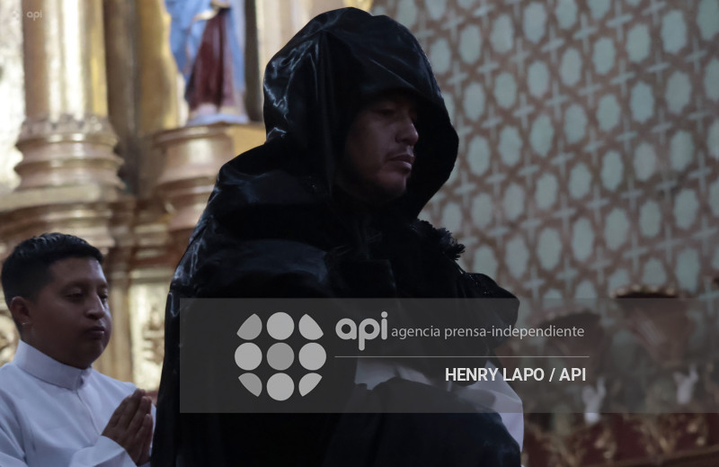 ARRASTRE DE CAUDAZ  SEMANA SANTA