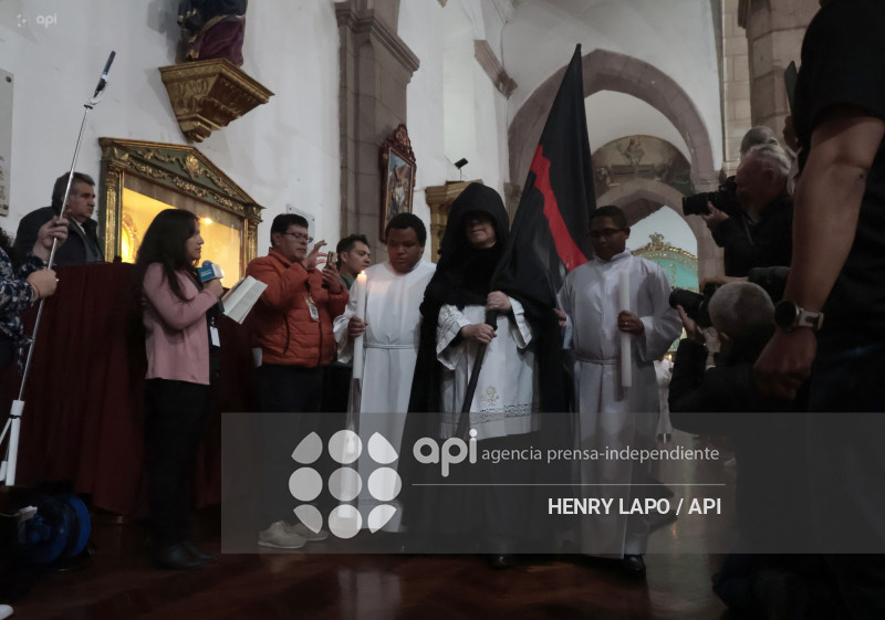 ARRASTRE DE CAUDAZ  SEMANA SANTA