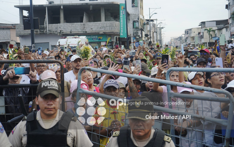 GYE-PROCESION CRISTO DEL CONSUELO