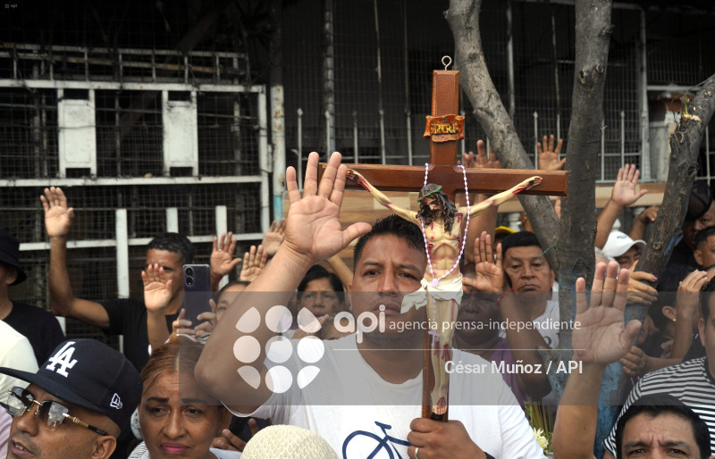 GYE-PROCESION CRISTO DEL CONSUELO