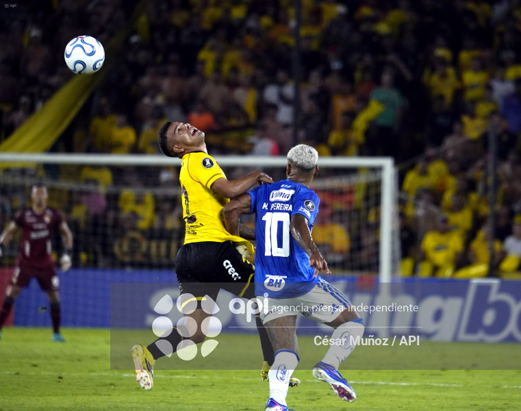 FBL-LIBERTADORES-BARCELONA-CRUZEIRO