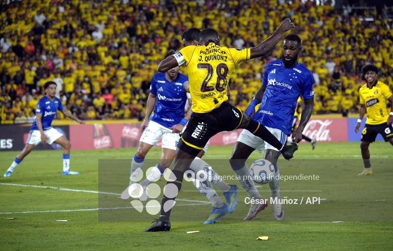 FBL-LIBERTADORES-BARCELONA-CRUZEIRO