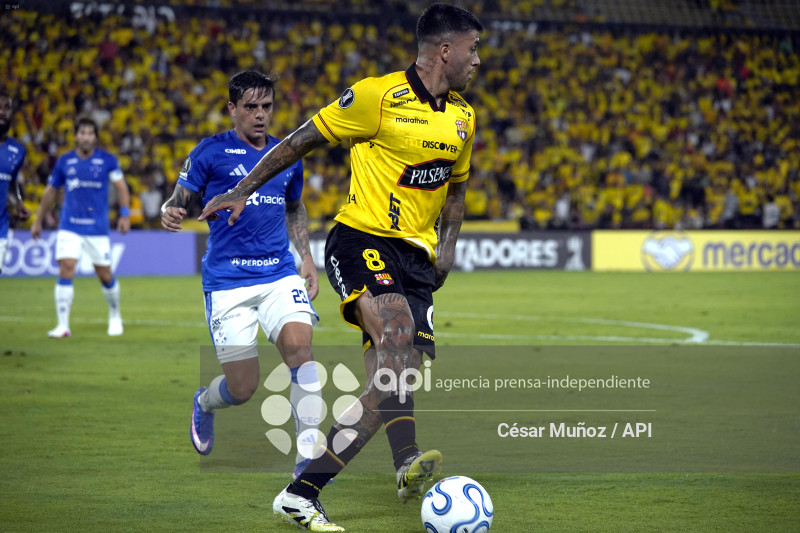 FBL-LIBERTADORES-BARCELONA-CRUZEIRO