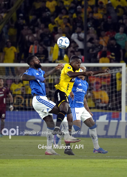 FBL-LIBERTADORES-BARCELONA-CRUZEIRO