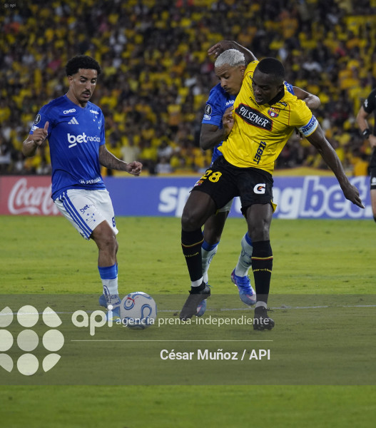 FBL-LIBERTADORES-BARCELONA-CRUZEIRO