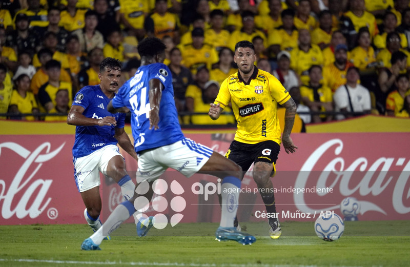 FBL-LIBERTADORES-BARCELONA-CRUZEIRO