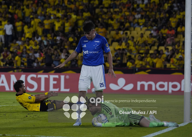 FBL-LIBERTADORES-BARCELONA-CRUZEIRO