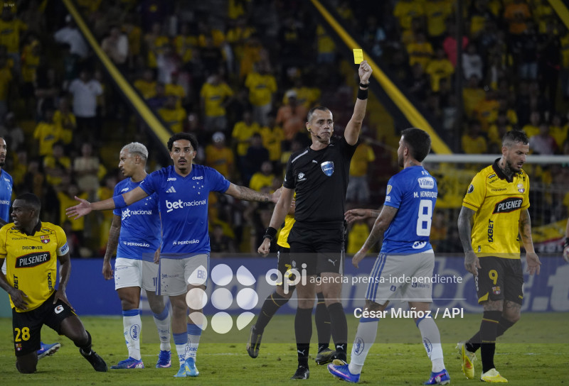 FBL-LIBERTADORES-BARCELONA-CRUZEIRO