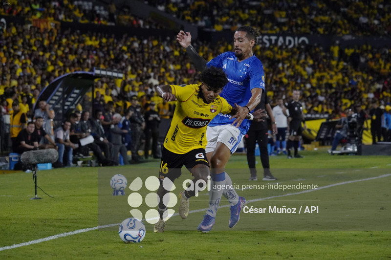 FBL-LIBERTADORES-BARCELONA-CRUZEIRO