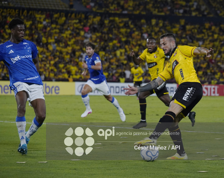 FBL-LIBERTADORES-BARCELONA-CRUZEIRO
