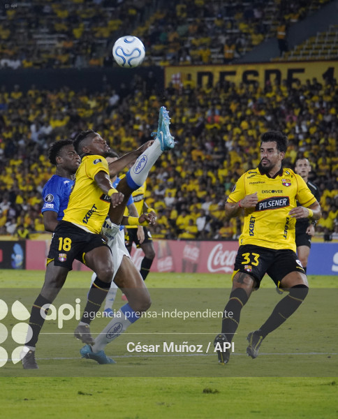 FBL-LIBERTADORES-BARCELONA-CRUZEIRO
