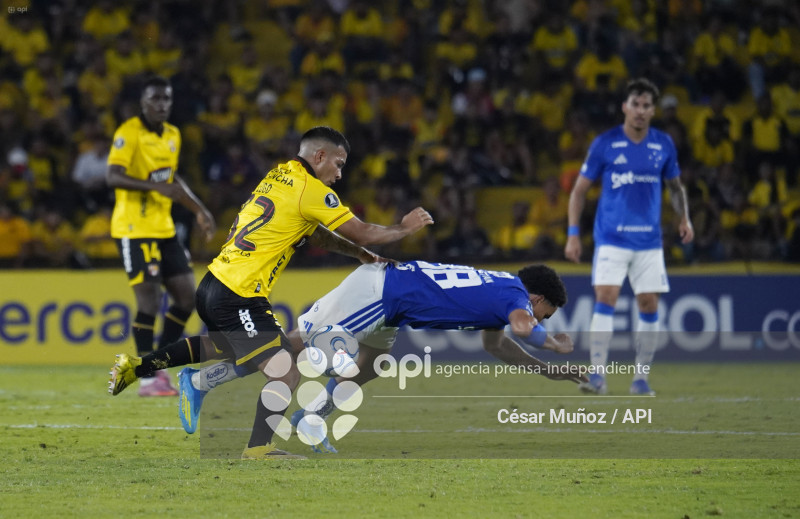 FBL-LIBERTADORES-BARCELONA-CRUZEIRO