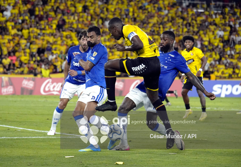 FBL-LIBERTADORES-BARCELONA-CRUZEIRO