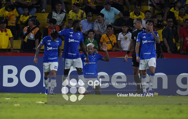 FBL-LIBERTADORES-BARCELONA-CRUZEIRO