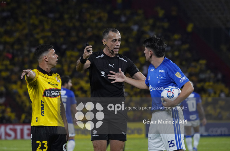 FBL-LIBERTADORES-BARCELONA-CRUZEIRO