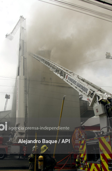 GYE-INCENDIO FABRICA CAFE