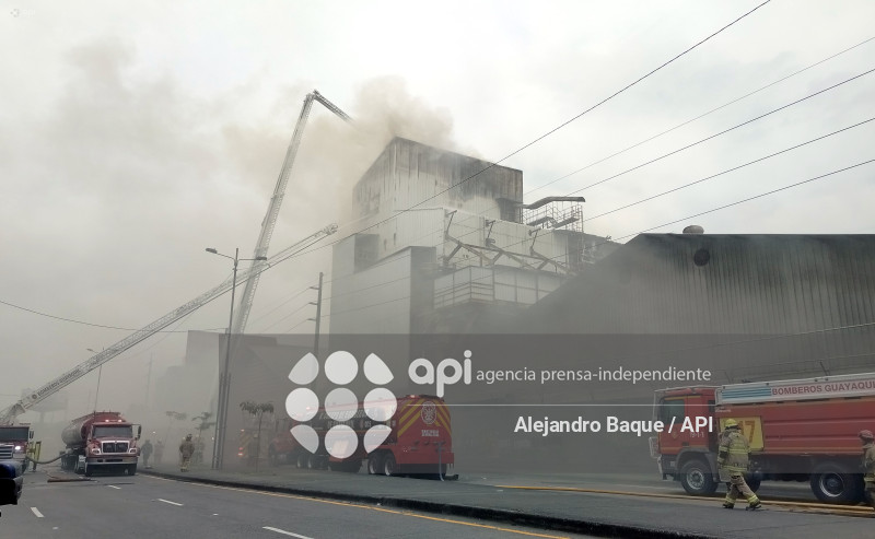 GYE-INCENDIO FABRICA CAFE