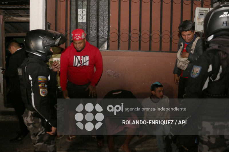POLICIA OPERATIVOS SEGURIDAD COMITE DEL PUEBLO