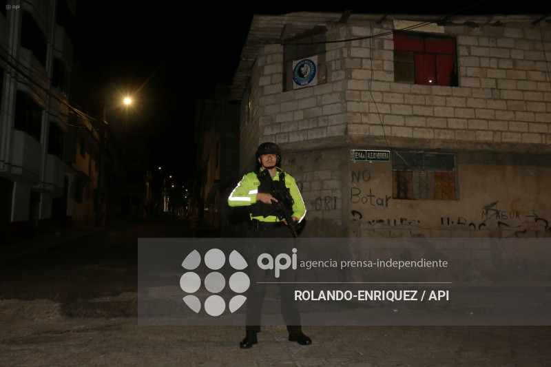 POLICIA OPERATIVOS SEGURIDAD COMITE DEL PUEBLO