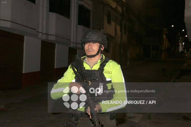 POLICIA OPERATIVOS SEGURIDAD COMITE DEL PUEBLO