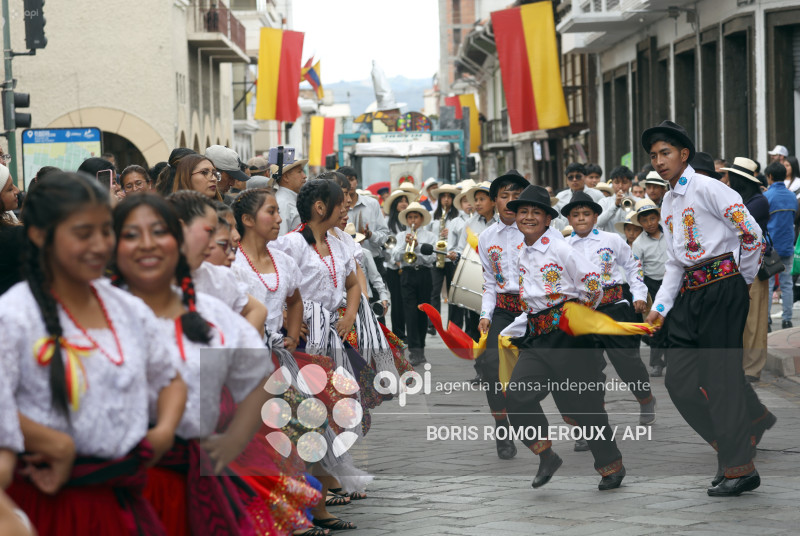 CUENCA-DESFILE ESTUDIANTIL-FUNDACION 469 AÑOS