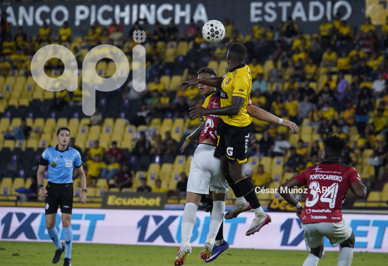 FBL-LIGAECUABET-BARCELONA-LEONES