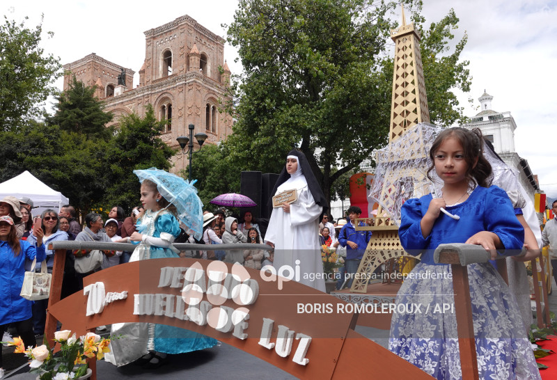 CUENCA-DESFILE ESTUDIANTIL-FUNDACION 469 AÑOS