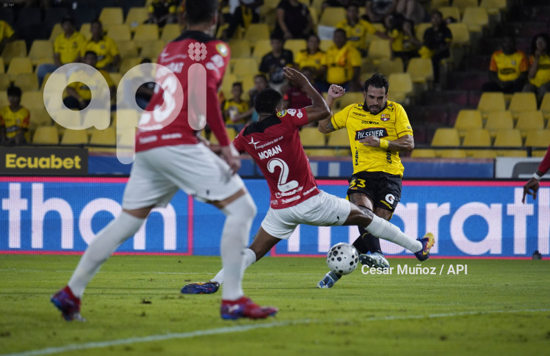 FBL-LIGAECUABET-BARCELONA-LEONES