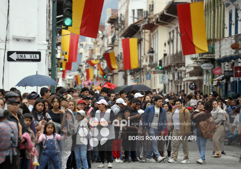 CUENCA-DESFILE ESTUDIANTIL-FUNDACION 469 AÑOS