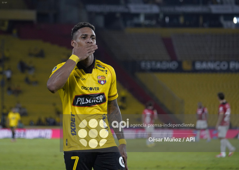 FBL-LIGAECUABET-BARCELONA-LEONES