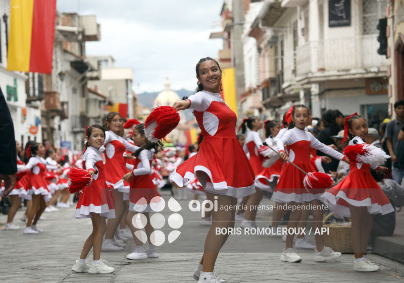 CUENCA-DESFILE ESTUDIANTIL-FUNDACION 469 AÑOS