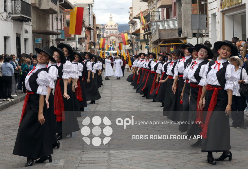CUENCA-DESFILE ESTUDIANTIL-FUNDACION 469 AÑOS