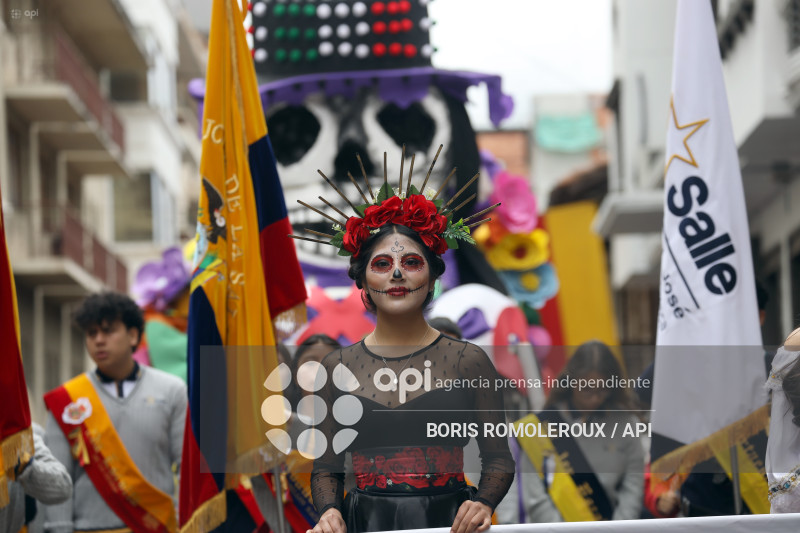 CUENCA-DESFILE ESTUDIANTIL-FUNDACION 469 AÑOS