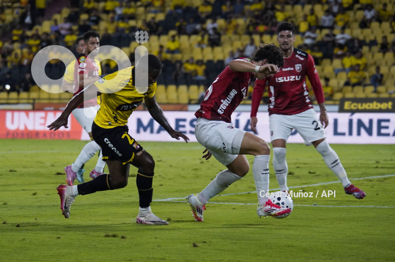 FBL-LIGAECUABET-BARCELONA-LEONES
