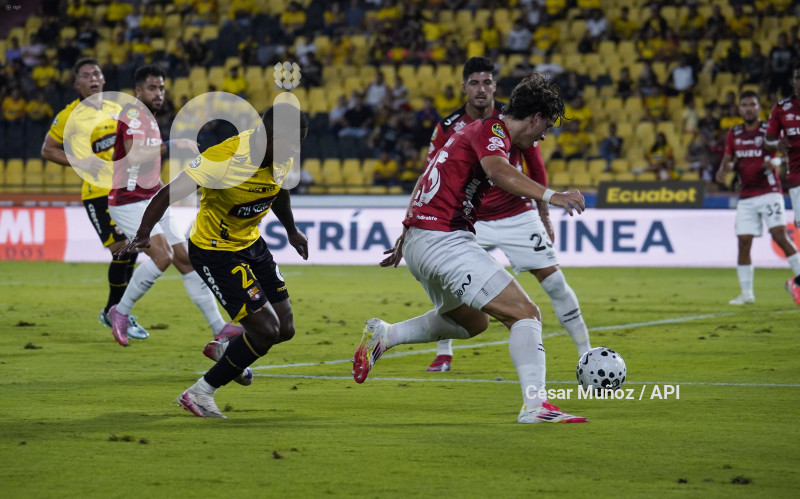 FBL-LIGAECUABET-BARCELONA-LEONES
