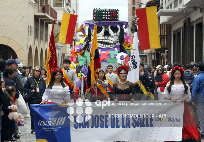 CUENCA-DESFILE ESTUDIANTIL-FUNDACION 469 AÑOS