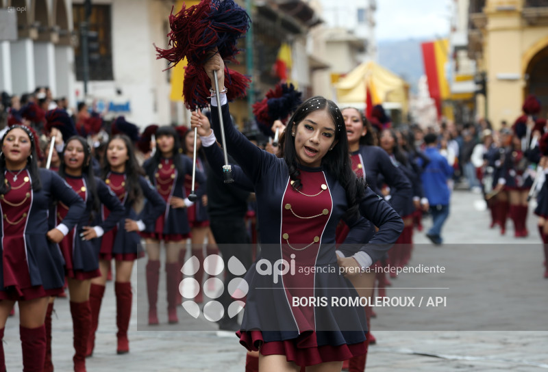 CUENCA-DESFILE ESTUDIANTIL-FUNDACION 469 AÑOS