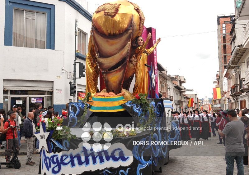 CUENCA-DESFILE ESTUDIANTIL-FUNDACION 469 AÑOS