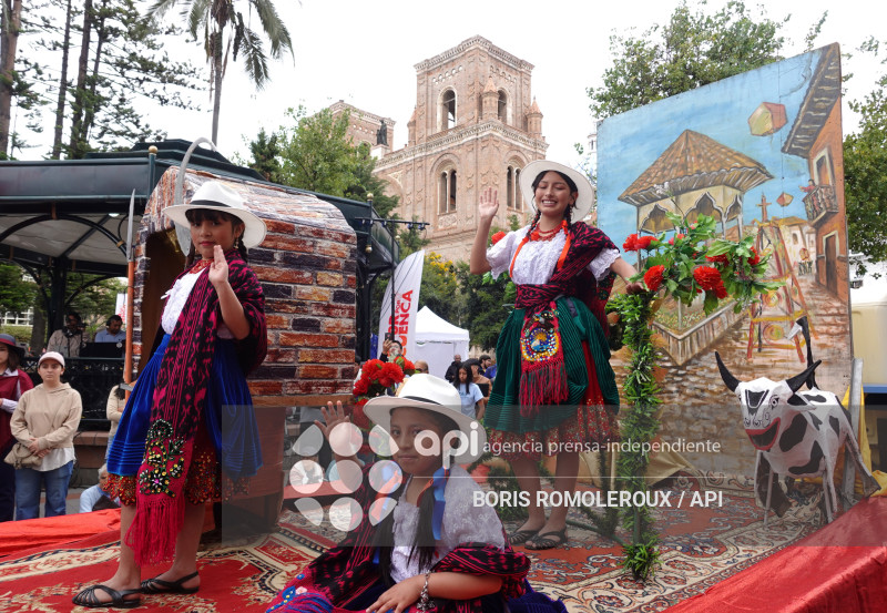 CUENCA-DESFILE ESTUDIANTIL-FUNDACION 469 AÑOS