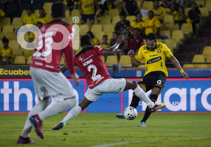 FBL-LIGAECUABET-BARCELONA-LEONES