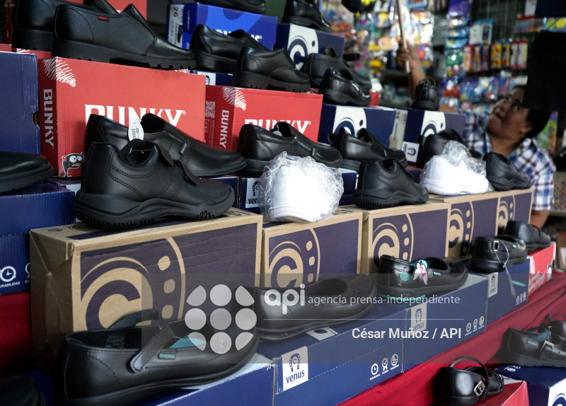 GYE-VENTA DE UTILES ESCOLARES