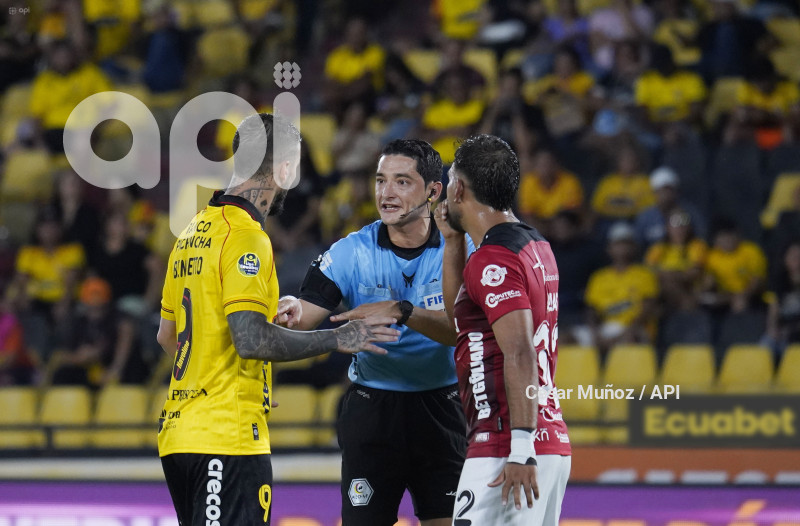 FBL-LIGAECUABET-BARCELONA-LEONES