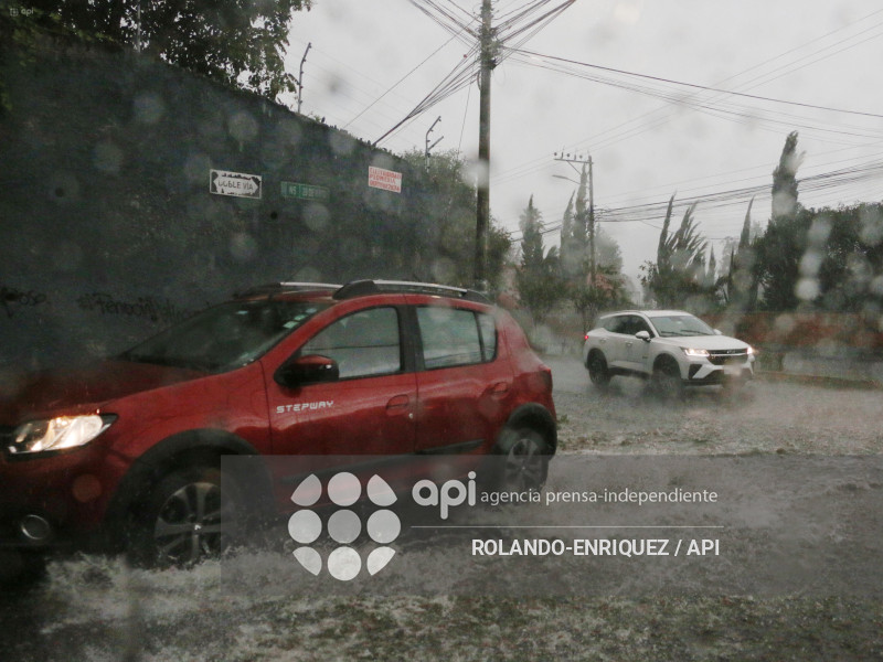 LLUVIA QUITO