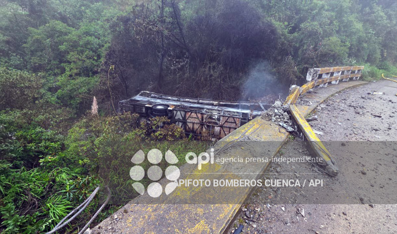 CUENCA-ACCIDENTE BUS-CUENCA-MOLLETURO