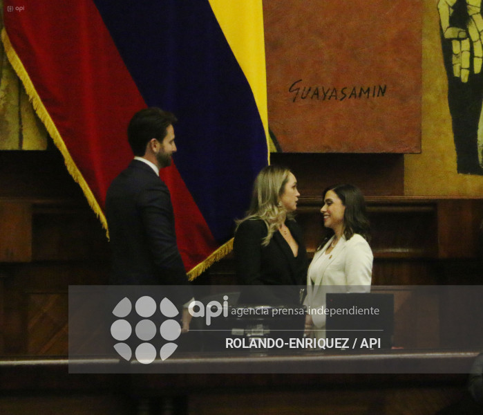 POSESION MERCEDES CAICEDO