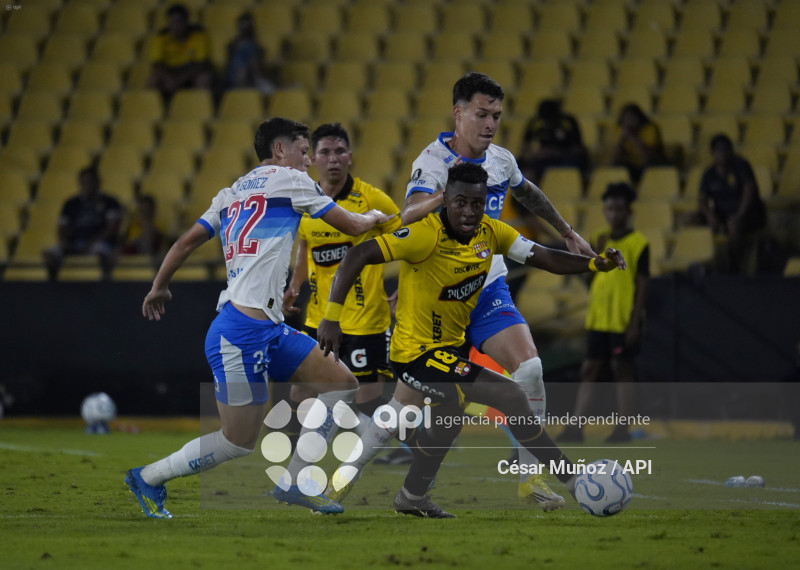 FBL-LIBERTADORES-BARCELONA-U CATOLICA