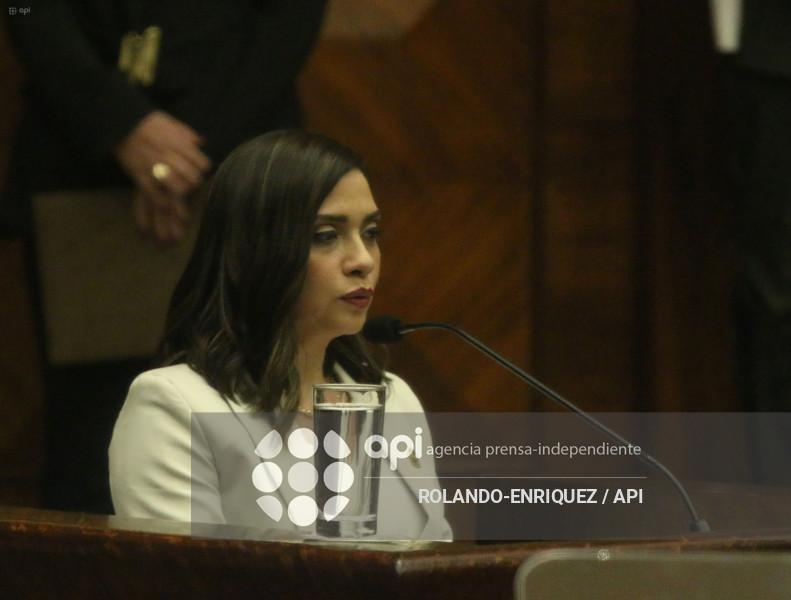 POSESION MERCEDES CAICEDO