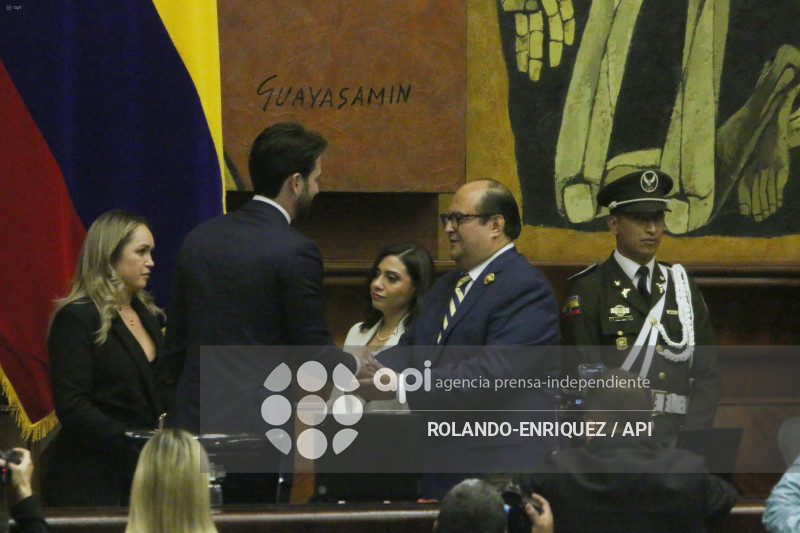 POSESION MERCEDES CAICEDO
