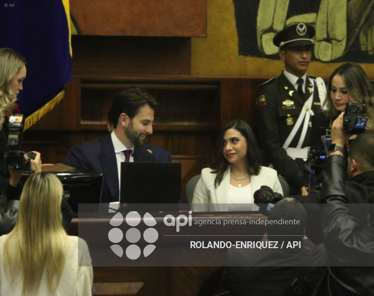 POSESION MERCEDES CAICEDO